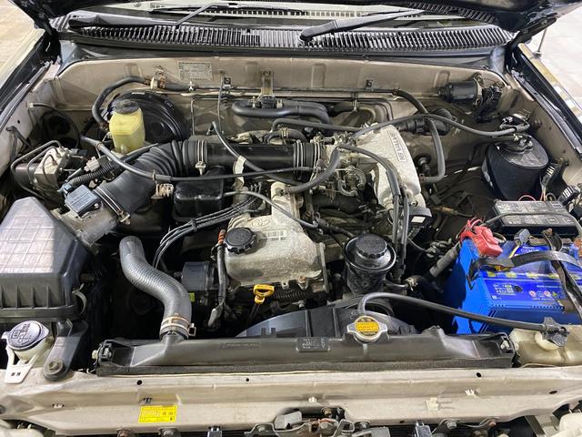 ハイラックスサーフ ＳＳＲ－Ｘ　ワイド　切替４ＷＤ　ワンオーナー車　２インチリフトアップ　ガンメタ全塗装済み　ＴＯＰＭＯＵＮＴＡＩＮ１７インチＡＷ　ジオランダーＸ－ＡＴ　クラシックグリル　ヴィンテージシートカバー　ＬＥＤヘッド・テール・（66枚目）