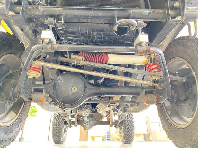 ジムニー 　５ＭＴ　３インチリフトアップ　ＲＳプロダクトブローオフバルブ　ブーストスプリング　社外マフラー　オートゲージ製油温・ブースト・油圧計　燃料タンクガード　アルミ削り出しエアコンパネル　前後社外バンパー（49枚目）