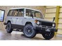 ＧＬ　切替４ＷＤ　５ＭＴ　純正丸目レトロ　ディーゼルターボ　グレー×ホワイト全塗装　フェンダーミラー　ジムライン２マットブラック１６インチ　ＢＦＧｏｏｄＲｉｃｈオールテレーン　背面タイヤ　３列シート（20枚目）