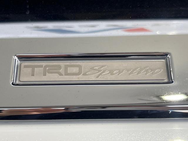 ヴォクシー ＺＳ　煌ＩＩ　純正９インチナビ　ＴＲＤエアロ　バックカメラ　両側パワスラ　トヨタセーフティーセンス　禁煙車　クルコン　オートマティックハイビーム　車線逸脱警報装置　トラクションコントロール　ダブルエアコン（7枚目）