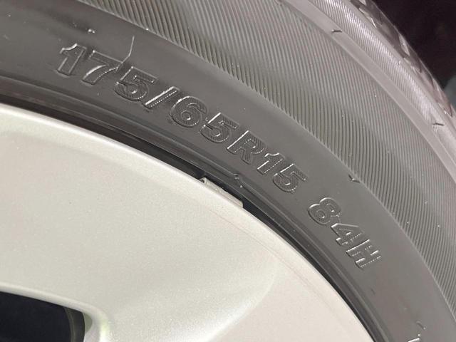 アクア S 衝突被害軽減システム 禁煙車 ドラレコ コーナーセンサー スマートキー シートヒーター ETC オートハイビーム オートライト オートエアコン ポータブルナビ CD 車線逸脱警報(49枚目)