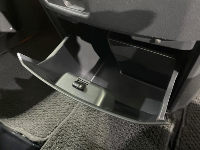 アルファード ２４０Ｓ　タイプゴールドＩＩ　フルエアロ　両側電動ドア　ＢＩＢ－Ｘ９型ナビ　後席モニター　バックカメラ　禁煙車　電動リアゲート　ハーフレザーシート　コーナーセンサー　スマートキー　ＨＩＤヘッド　ビルトインＥＴＣ　クルコン（43枚目）