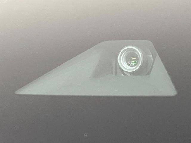 キックス Ｘ　純正９型ナビ　全周囲カメラ　衝突被害軽減システム　レーダークルーズ　禁煙車　ハーフレザーシート　ドラレコ　コーナーセンサー　スマートキー　ＬＥＤヘッド　ルーフレール　ビルトインＥＴＣ　車線逸脱警報（5枚目）