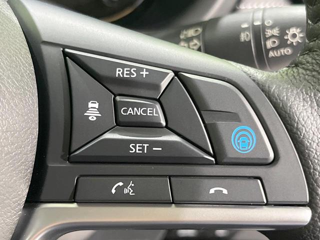 キックス Ｘ　純正９型ナビ　全周囲カメラ　衝突被害軽減システム　レーダークルーズ　禁煙車　ハーフレザーシート　ドラレコ　コーナーセンサー　スマートキー　ＬＥＤヘッド　ルーフレール　ビルトインＥＴＣ　車線逸脱警報（6枚目）