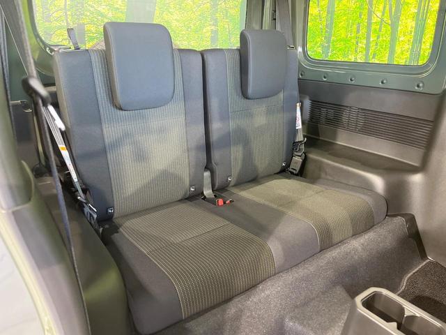 後部座席も気になるようなキズ・汚れやへたり等、大きなダメージはなく、良好な状態です。