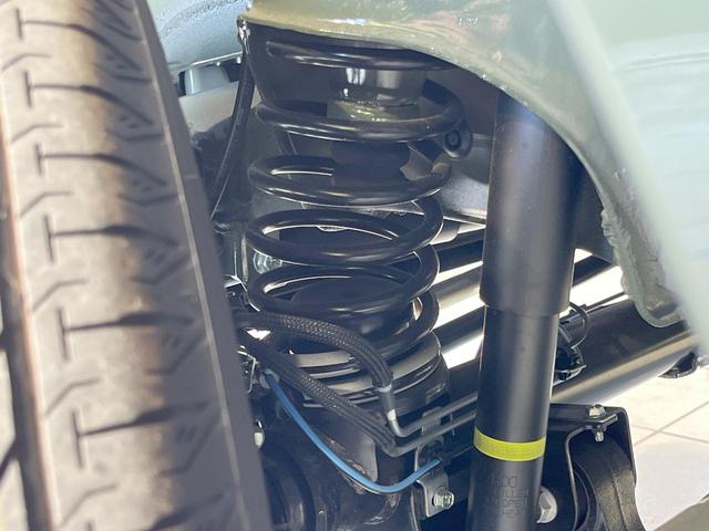 お車を安心してお乗りいただく為には、足回りの定期点検が欠かせません。サービスサポート（有償保証）では無料点検もご提供しており、安心のカーライフをお過ごしいただけるサポート体制が整っています。