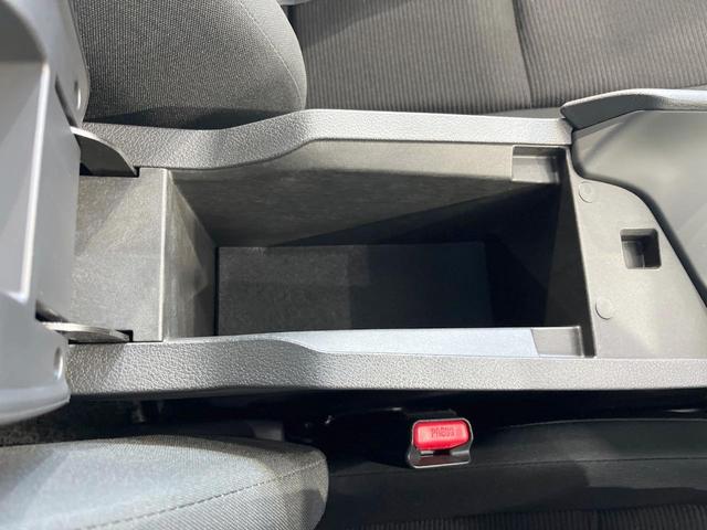 ノート Ｓ　純正９インチＳＤナビ　全周囲カメラ　衝突被害軽減システム　禁煙車　コーナーセンサー　スマートキー　ＬＥＤヘッド　オートハイビーム　オートライト　オートエアコン　Ｂｌｕｅｔｏｏｔｈ　ＣＤ　フルセグ（38枚目）