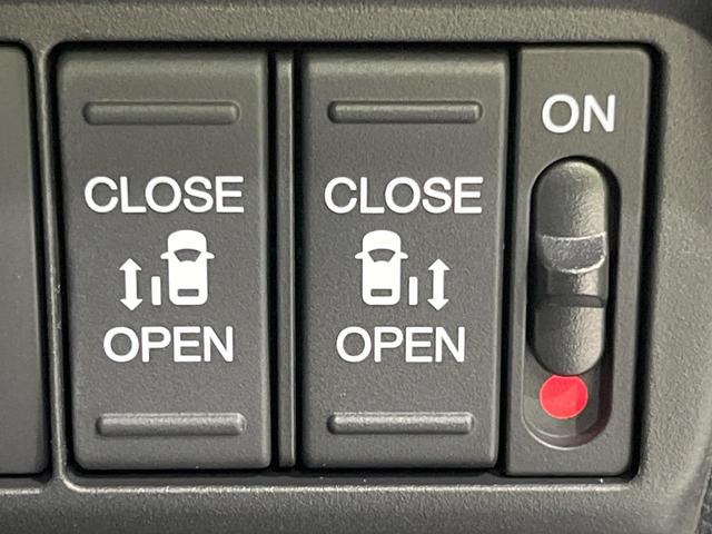 フリード クロスター 登録済未使用車 両側電動ドア 衝突被害軽減システム レーダークルーズ ハーフレザーシート コーナーセンサー スマートキー LEDヘッドライト シートヒーター オートライト オートエアコン(3枚目)