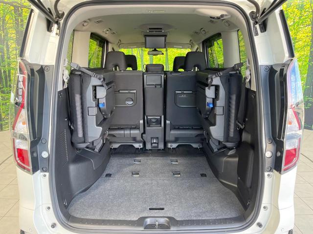 セレナ ハイウェイスターＶ　純正１０インチナビ　両側電動ドア　全周囲カメラ　衝突軽減　レーダークルーズ　ドラレコ　コーナーセンサー　スマートキー　ＬＥＤヘッド　ＥＴＣ　純正１６インチアルミ　オートハイビーム（11枚目）