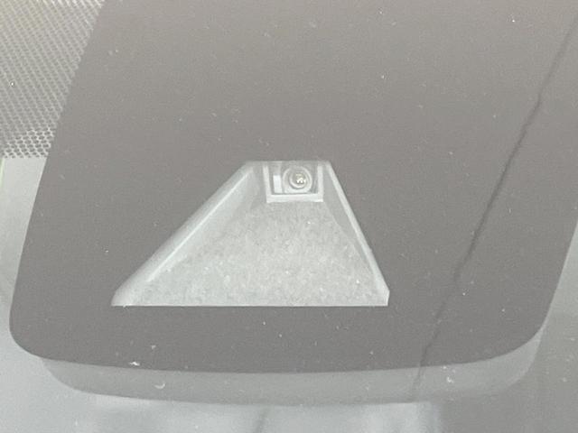 プリウス Ａツーリングセレクション　純正９型ナビ　バックカメラ　衝突被害軽減システム　レーダークルーズ　禁煙車　レザーシート　パワーシート　ドラレコ　コーナーセンサー　スマートキー　ＬＥＤヘッド　ビルトインＥＴＣ（4枚目）