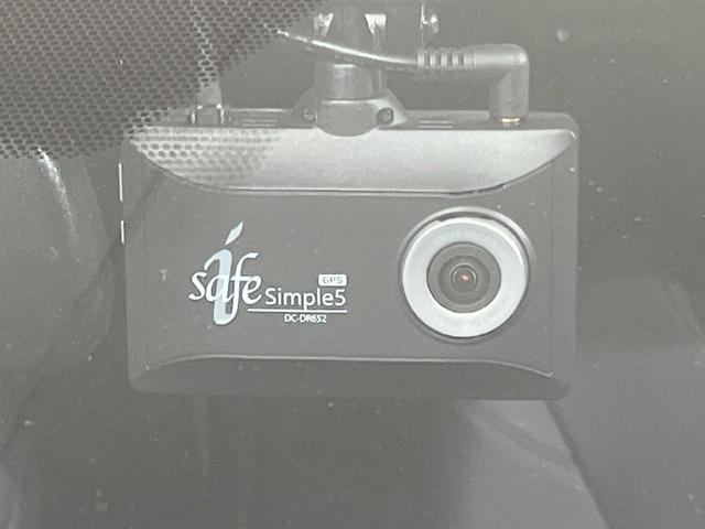 プリウス Ａツーリングセレクション　純正９型ナビ　バックカメラ　衝突被害軽減システム　レーダークルーズ　禁煙車　レザーシート　パワーシート　ドラレコ　コーナーセンサー　スマートキー　ＬＥＤヘッド　ビルトインＥＴＣ（6枚目）