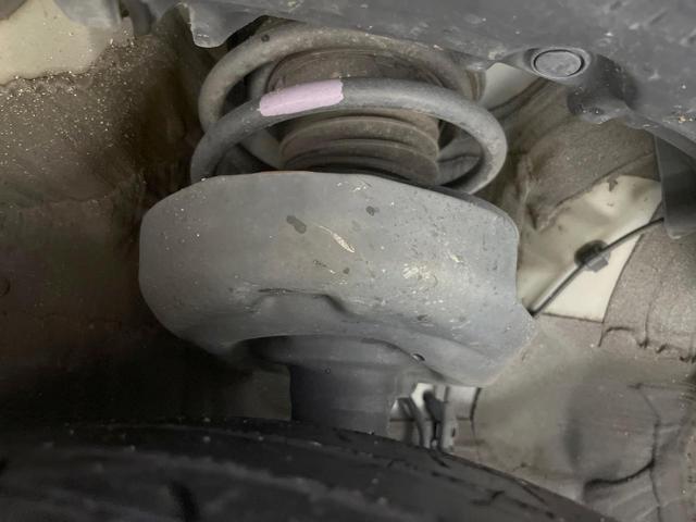 プリウス Ａツーリングセレクション　純正９型ナビ　バックカメラ　衝突被害軽減システム　レーダークルーズ　禁煙車　レザーシート　パワーシート　ドラレコ　コーナーセンサー　スマートキー　ＬＥＤヘッド　ビルトインＥＴＣ（20枚目）