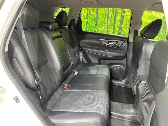 エクストレイル ２０Ｘ　ハイブリッド　エマージェンシーブレーキＰ　全周囲カメラ　衝突被害軽減システム　禁煙車　電動リアゲート　ドラレコ　スマートキー　ＬＥＤヘッド　ビルトインＥＴＣ　クルコン　純正１７インチアルミ　車線逸脱警報　オートライト（9枚目）