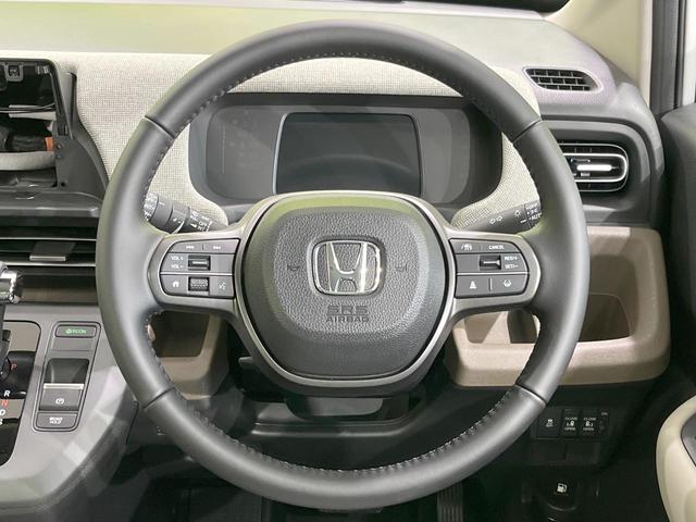 フリード エアー EX 登録済未使用車 衝突被害軽減システム コーナーセンサー スマートキー LEDヘッド 純正15インチアルミ オートハイビーム オートライト オートエアコン(8枚目)