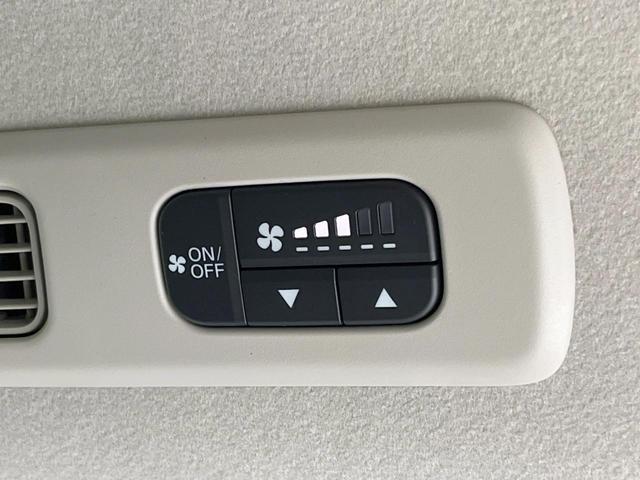 フリード エアー EX 登録済未使用車 衝突被害軽減システム コーナーセンサー スマートキー LEDヘッド 純正15インチアルミ オートハイビーム オートライト オートエアコン(28枚目)