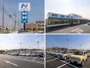 大きなNマークの看板が目印!広々とした駐車場をご用意してお待ちしております。展示場には豊富な在庫をご用意。メーカー問わず比較していただけます。