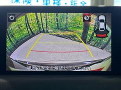 【バックカメラ】駐車時に後方がリアルタイム映像で確認できます。大型商業施設や立体駐車場での駐車時や、夜間のバック時に大活躍！運転スキルに関わらず、今や必須となった装備のひとつです！ 4