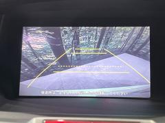 【バックカメラ】駐車時に後方がリアルタイム映像で確認できます。大型商業施設や立体駐車場での駐車時や、夜間のバック時に大活躍！運転スキルに関わらず、今や必須となった装備のひとつです！ 4