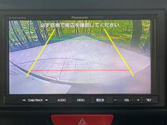 【バックカメラ】駐車時に後方がリアルタイム映像で確認できます。大型商業施設や立体駐車場での駐車時や、夜間のバック時に大活躍！運転スキルに関わらず、今や必須となった装備のひとつです！ 4