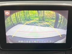 【バックカメラ】駐車時に後方がリアルタイム映像で確認できます。大型商業施設や立体駐車場での駐車時や、夜間のバック時に大活躍！運転スキルに関わらず、今や必須となった装備のひとつです！ 4