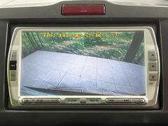 【バックカメラ】駐車時に後方がリアルタイム映像で確認できます。大型商業施設や立体駐車場での駐車時や、夜間のバック時に大活躍！運転スキルに関わらず、今や必須となった装備のひとつです！ 4