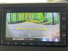 【バックカメラ】駐車時に後方がリアルタイム映像で確認できます。大型商業施設や立体駐車場での駐車時や、夜間のバック時に大活躍！運転スキルに関わらず、今や必須となった装備のひとつです！ 7