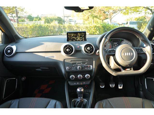 S1スポーツバック ベースグレード 6速マニュアル ハーフレザーシート BOSEサウンド レッドブレーキキャリパー 純正ナビ 地デジTV HIDヘッドライト ハーフレザーシート パークセンター ETC(3枚目)