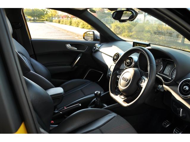 S1スポーツバック ベースグレード 6速マニュアル ハーフレザーシート BOSEサウンド レッドブレーキキャリパー 純正ナビ 地デジTV HIDヘッドライト ハーフレザーシート パークセンター ETC(5枚目)