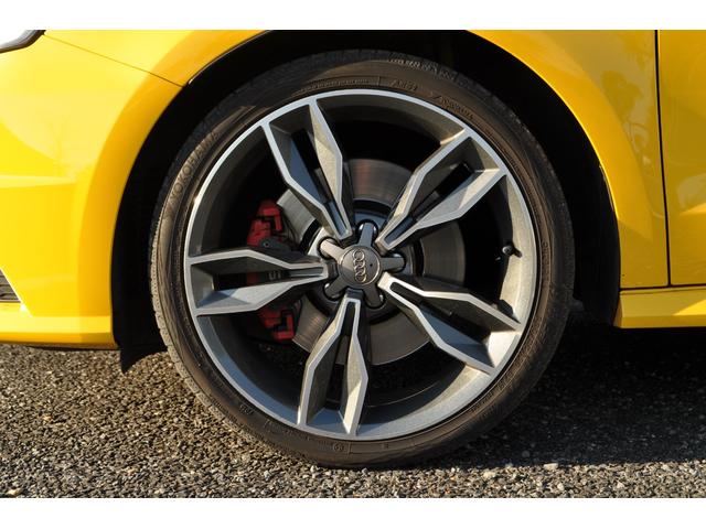 S1スポーツバック ベースグレード 6速マニュアル ハーフレザーシート BOSEサウンド レッドブレーキキャリパー 純正ナビ 地デジTV HIDヘッドライト ハーフレザーシート パークセンター ETC(16枚目)