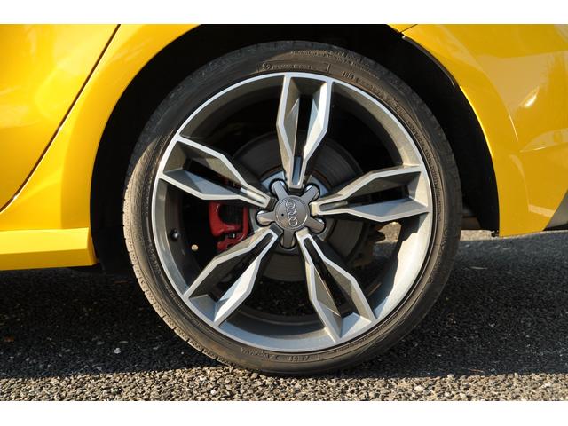 S1スポーツバック ベースグレード 6速マニュアル ハーフレザーシート BOSEサウンド レッドブレーキキャリパー 純正ナビ 地デジTV HIDヘッドライト ハーフレザーシート パークセンター ETC(17枚目)