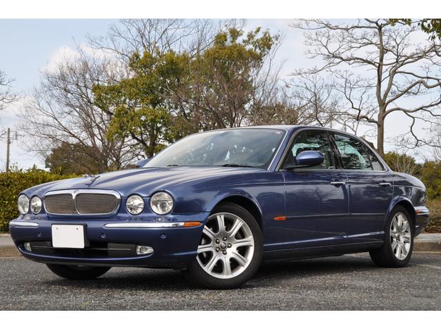 ＸＪ８　４．２　本革シート／全席パワーシート／運転席メモリー付パワーシート／全席シートヒーター／純正ナビ／バックカメラ／ウッドステアリング／ＡＬＰＩＮＥスピーカー／ＥＴＣ／後席モニター／ユーザー買取車(13枚目)