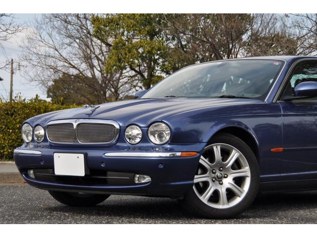 ＸＪ ＸＪ８　４．２　本革シート／全席パワーシート／運転席メモリー付パワーシート／全席シートヒーター／純正ナビ／バックカメラ／ウッドステアリング／ＡＬＰＩＮＥスピーカー／ＥＴＣ／後席モニター／ユーザー買取車（32枚目）