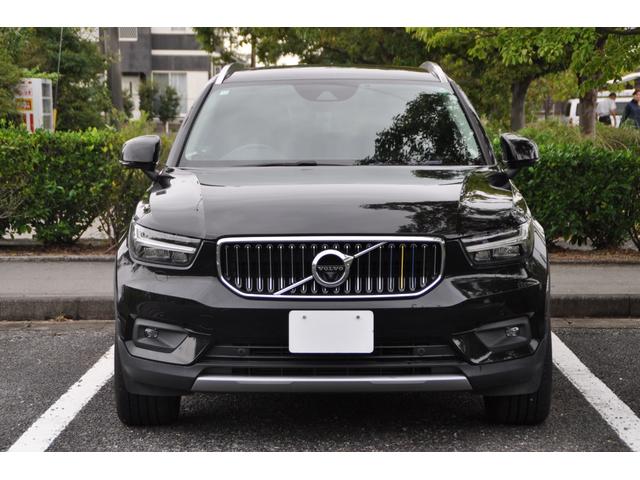 ＸＣ４０ Ｔ４　ＡＷＤ　インスクリプション　ブラックレザーシート／３６０°カメラ／Ｈａｒｍａｎｋａｒｄｏｎ／純正ナビ／フルセグＴＶ／ＡｐｐｌｅＣａｒＰｌａｙ／クルーズコントロール／シートヒーター／ステアリングヒーター／パワーバックドア／（2枚目）