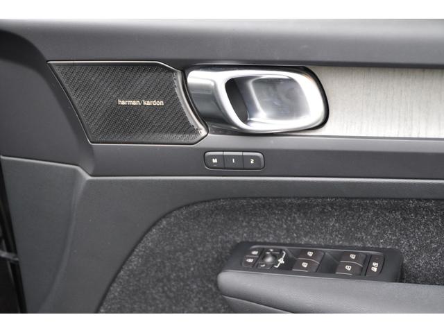 ＸＣ４０ Ｔ４　ＡＷＤ　インスクリプション　ブラックレザーシート／３６０°カメラ／Ｈａｒｍａｎｋａｒｄｏｎ／純正ナビ／フルセグＴＶ／ＡｐｐｌｅＣａｒＰｌａｙ／クルーズコントロール／シートヒーター／ステアリングヒーター／パワーバックドア／（9枚目）