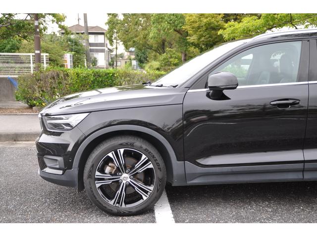 ＸＣ４０ Ｔ４　ＡＷＤ　インスクリプション　ブラックレザーシート／３６０°カメラ／Ｈａｒｍａｎｋａｒｄｏｎ／純正ナビ／フルセグＴＶ／ＡｐｐｌｅＣａｒＰｌａｙ／クルーズコントロール／シートヒーター／ステアリングヒーター／パワーバックドア／（16枚目）