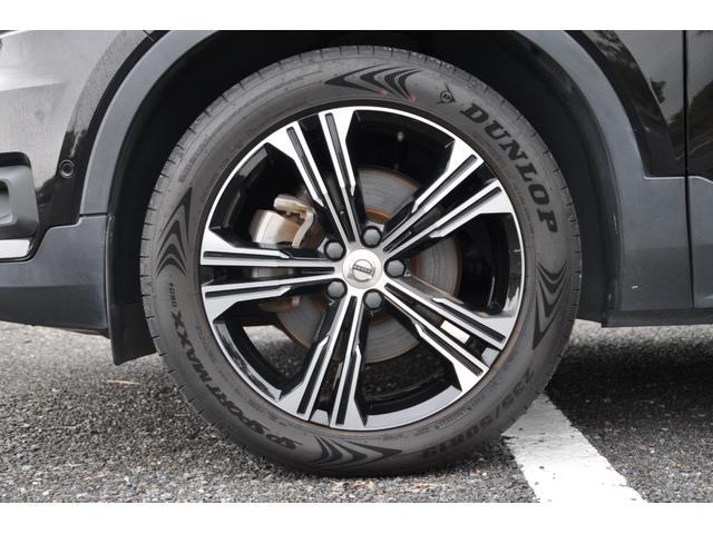 ＸＣ４０ Ｔ４　ＡＷＤ　インスクリプション　ブラックレザーシート／３６０°カメラ／Ｈａｒｍａｎｋａｒｄｏｎ／純正ナビ／フルセグＴＶ／ＡｐｐｌｅＣａｒＰｌａｙ／クルーズコントロール／シートヒーター／ステアリングヒーター／パワーバックドア／（18枚目）