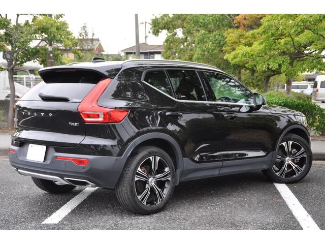 ＸＣ４０ Ｔ４　ＡＷＤ　インスクリプション　ブラックレザーシート／３６０°カメラ／Ｈａｒｍａｎｋａｒｄｏｎ／純正ナビ／フルセグＴＶ／ＡｐｐｌｅＣａｒＰｌａｙ／クルーズコントロール／シートヒーター／ステアリングヒーター／パワーバックドア／（26枚目）