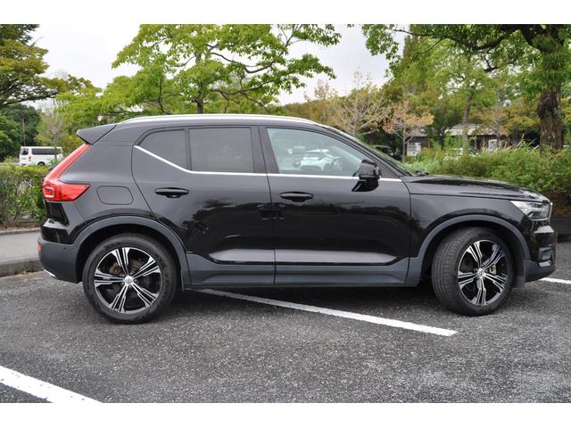 ＸＣ４０ Ｔ４　ＡＷＤ　インスクリプション　ブラックレザーシート／３６０°カメラ／Ｈａｒｍａｎｋａｒｄｏｎ／純正ナビ／フルセグＴＶ／ＡｐｐｌｅＣａｒＰｌａｙ／クルーズコントロール／シートヒーター／ステアリングヒーター／パワーバックドア／（31枚目）