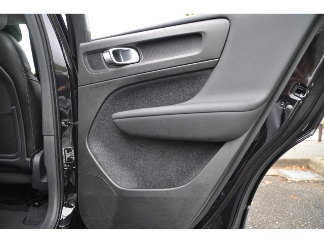 ＸＣ４０ Ｔ４　ＡＷＤ　インスクリプション　ブラックレザーシート／３６０°カメラ／Ｈａｒｍａｎｋａｒｄｏｎ／純正ナビ／フルセグＴＶ／ＡｐｐｌｅＣａｒＰｌａｙ／クルーズコントロール／シートヒーター／ステアリングヒーター／パワーバックドア／（52枚目）