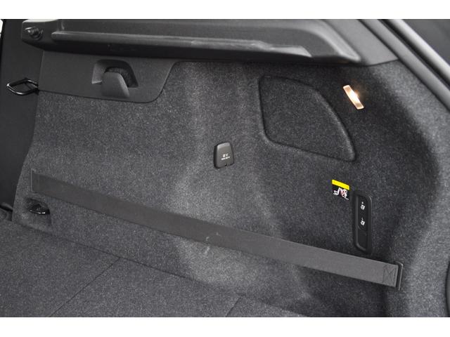 ＸＣ４０ Ｔ４　ＡＷＤ　インスクリプション　ブラックレザーシート／３６０°カメラ／Ｈａｒｍａｎｋａｒｄｏｎ／純正ナビ／フルセグＴＶ／ＡｐｐｌｅＣａｒＰｌａｙ／クルーズコントロール／シートヒーター／ステアリングヒーター／パワーバックドア／（60枚目）