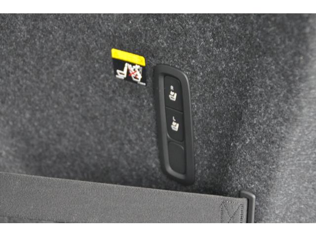 ＸＣ４０ Ｔ４　ＡＷＤ　インスクリプション　ブラックレザーシート／３６０°カメラ／Ｈａｒｍａｎｋａｒｄｏｎ／純正ナビ／フルセグＴＶ／ＡｐｐｌｅＣａｒＰｌａｙ／クルーズコントロール／シートヒーター／ステアリングヒーター／パワーバックドア／（61枚目）