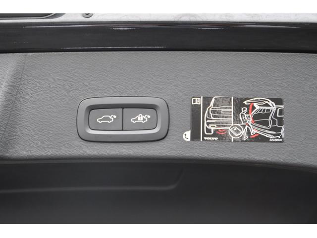 ＸＣ４０ Ｔ４　ＡＷＤ　インスクリプション　ブラックレザーシート／３６０°カメラ／Ｈａｒｍａｎｋａｒｄｏｎ／純正ナビ／フルセグＴＶ／ＡｐｐｌｅＣａｒＰｌａｙ／クルーズコントロール／シートヒーター／ステアリングヒーター／パワーバックドア／（63枚目）