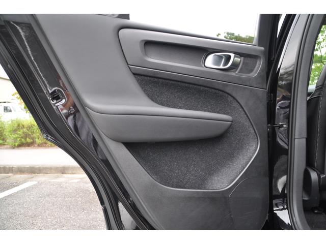 ＸＣ４０ Ｔ４　ＡＷＤ　インスクリプション　ブラックレザーシート／３６０°カメラ／Ｈａｒｍａｎｋａｒｄｏｎ／純正ナビ／フルセグＴＶ／ＡｐｐｌｅＣａｒＰｌａｙ／クルーズコントロール／シートヒーター／ステアリングヒーター／パワーバックドア／（65枚目）