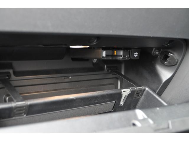 ＸＣ４０ Ｔ４　ＡＷＤ　インスクリプション　ブラックレザーシート／３６０°カメラ／Ｈａｒｍａｎｋａｒｄｏｎ／純正ナビ／フルセグＴＶ／ＡｐｐｌｅＣａｒＰｌａｙ／クルーズコントロール／シートヒーター／ステアリングヒーター／パワーバックドア／（76枚目）