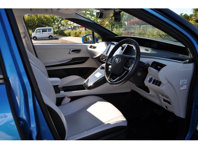 ＭＩＲＡＩ ベースグレード　ホワイトレザーシート／プリクラッシュセーフティ／ブラインドスポットモニター／純正９インチナビ／フルセグＴＶ／バックカメラ／全席シートヒーター／パワーシート／Ｂｌｕｅｔｏｏｔｈ／ビルトインＥＴＣ（5枚目）