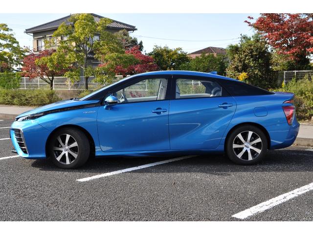 ＭＩＲＡＩ ベースグレード　ホワイトレザーシート／プリクラッシュセーフティ／ブラインドスポットモニター／純正９インチナビ／フルセグＴＶ／バックカメラ／全席シートヒーター／パワーシート／Ｂｌｕｅｔｏｏｔｈ／ビルトインＥＴＣ（14枚目）