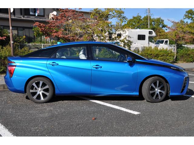 ＭＩＲＡＩ ベースグレード　ホワイトレザーシート／プリクラッシュセーフティ／ブラインドスポットモニター／純正９インチナビ／フルセグＴＶ／バックカメラ／全席シートヒーター／パワーシート／Ｂｌｕｅｔｏｏｔｈ／ビルトインＥＴＣ（32枚目）