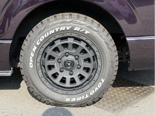 ハイエースバン ロングワイドスーパーＧＬ　４ＷＤ／寒冷地仕様／１６インチアルミホイール／バッドフェイスボンネット／フロントエアロ／シートカバー／パナソニックナビ／フルセグＴＶ／両側小窓付きスライドドア／衝突軽減ブレーキ／ＥＴＣ（22枚目）