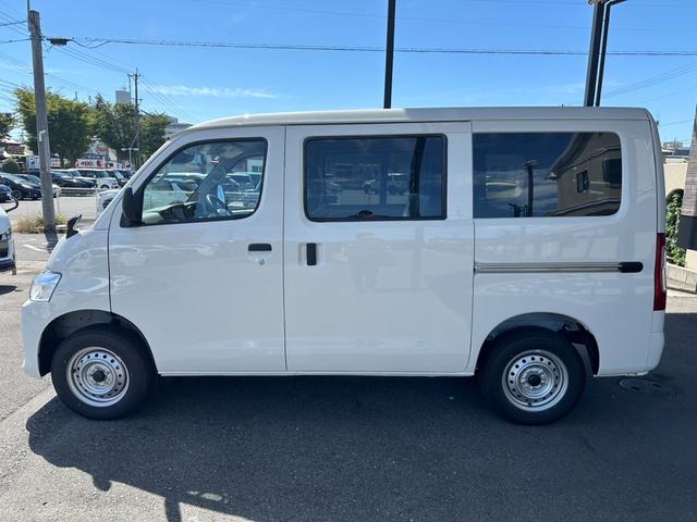 タウンエースバン GL 登録済未使用車/4WD/衝突軽減ブレーキ/純正ホイール/コーナーセンサー/アイドリングストップ/キーレスエントリー/助手席エアバッグ/パワーウインドウ/横滑り防止装置/ヘッドライトレベライザー(18枚目)