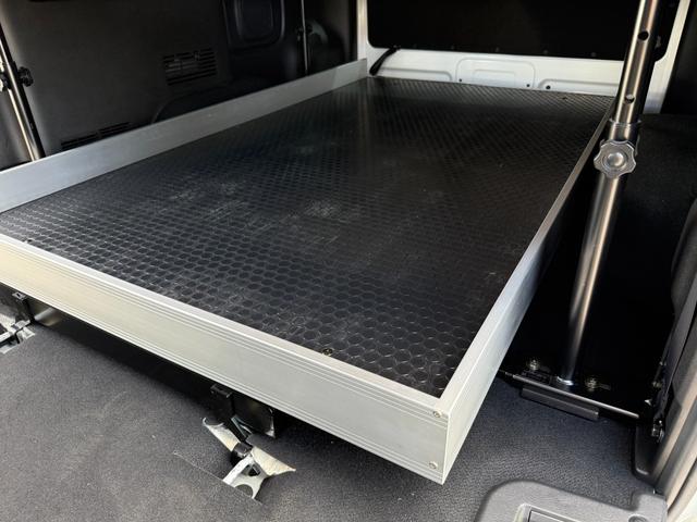 キャラバン ロンググランドプレミアムGX 4WD/アラウンドビューモニター/荷室スライドフロア/ベットキット/17inアルミ/ETC/フローティングナビ(39枚目)